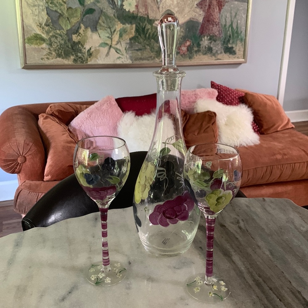 Beautiful Decanter and Matching Wine Glasses